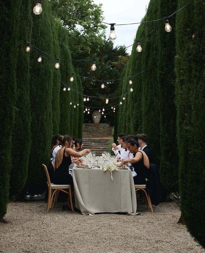 eating in wedding